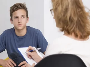 مشاوره آنلاین برای نوجوانان در چه مواقعی کاربرد دارد؟